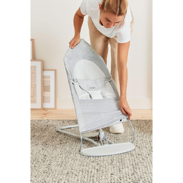 BabyBjörn Babywippe Balance Soft, Netzstoff, Silber/Weiß