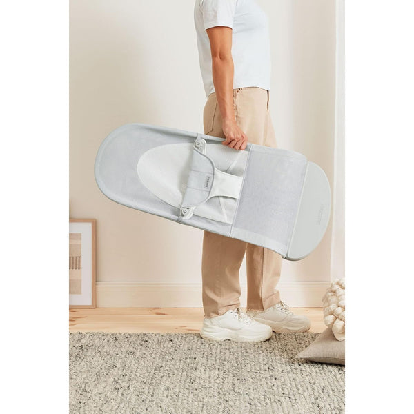 BabyBjörn Babywippe Balance Soft, Netzstoff, Silber/Weiß