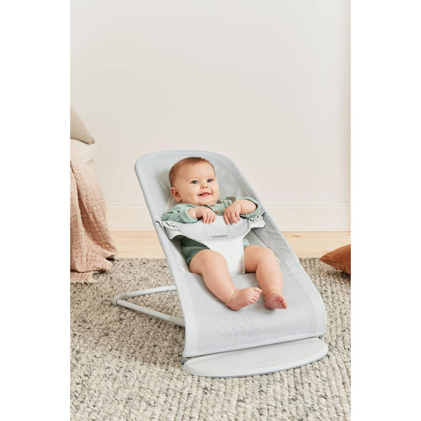 BabyBjörn Babywippe Balance Soft, Netzstoff, Silber/Weiß