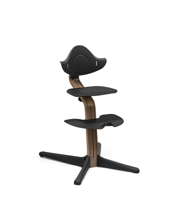 Stokke® Nomi® Stuhl Walnuss / Black + Babyset gratis